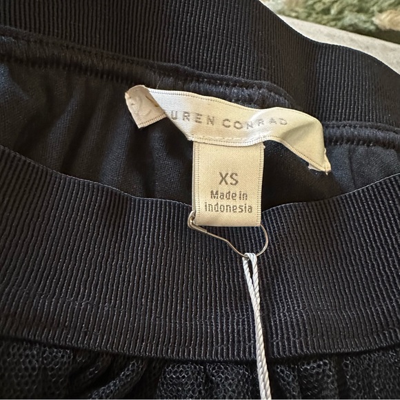 Lauren Conrad short black Tulle mini skirt - Picture 10 of 10